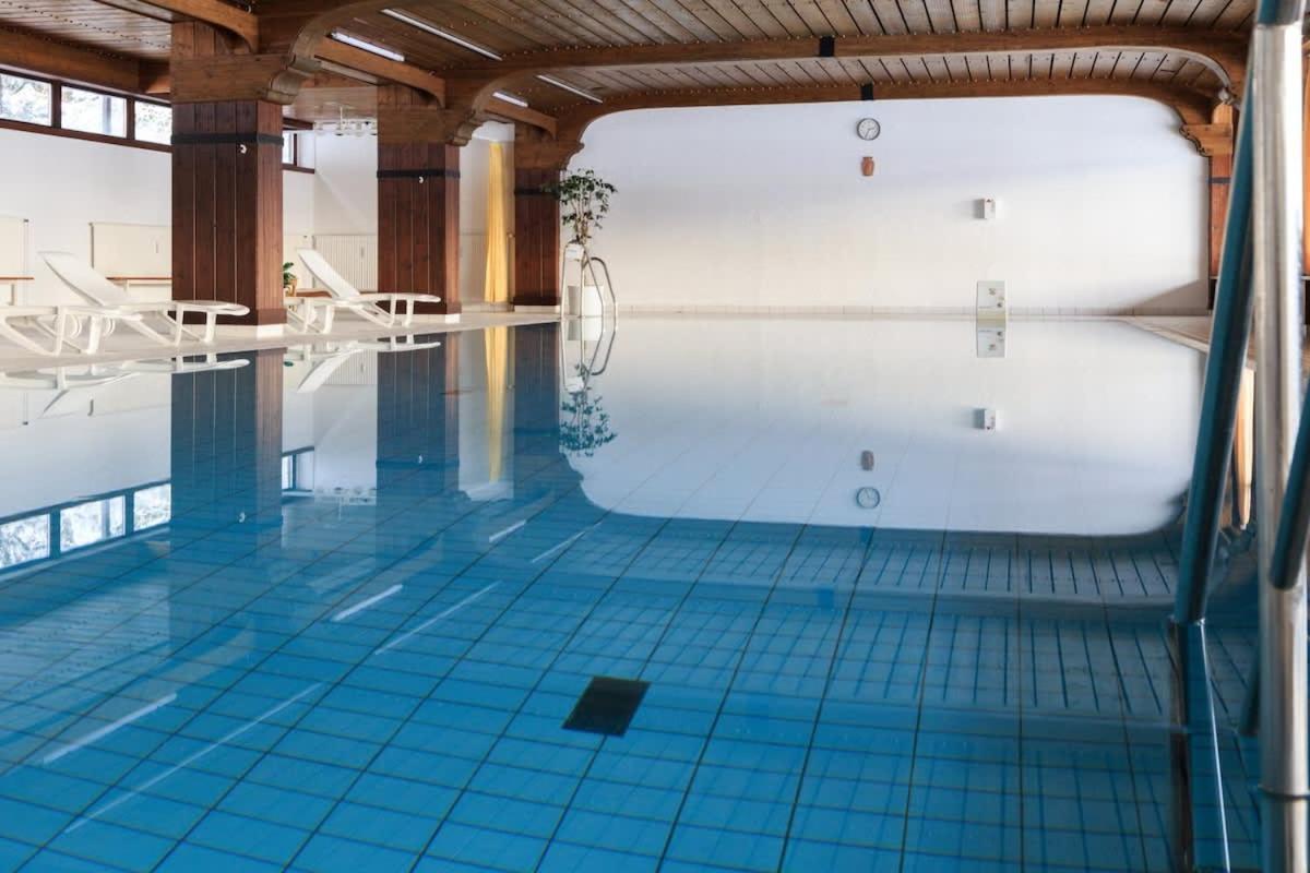 Relax-Apartment mit Indoor-Pool, Sauna, Massagesessel und Netflix Schonach im Schwarzwald Exterior foto