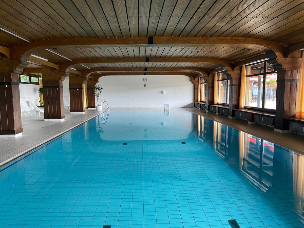 Relax-Apartment mit Indoor-Pool, Sauna, Massagesessel und Netflix Schonach im Schwarzwald Exterior foto